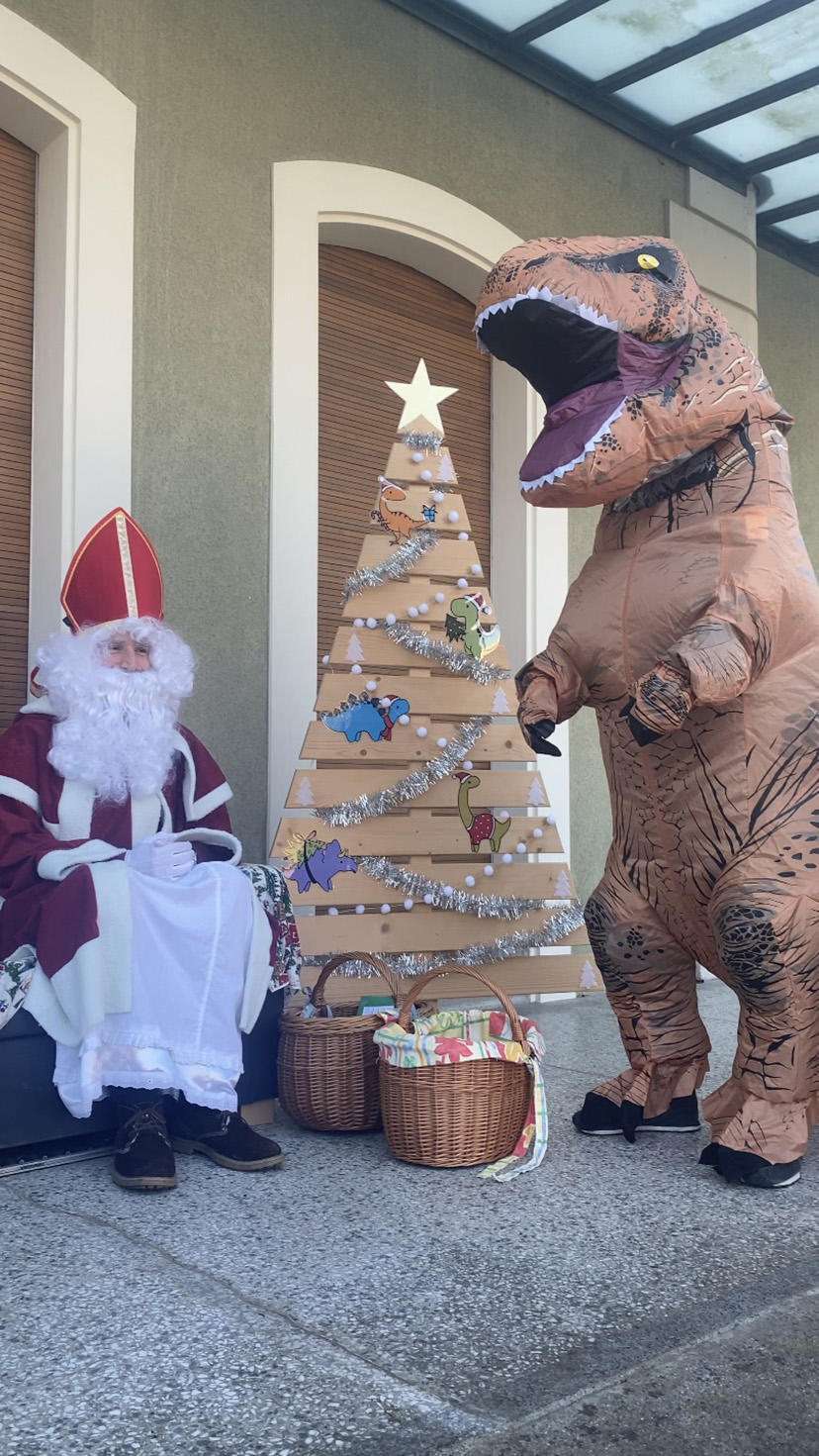 Saint-Nicolas et son Dino