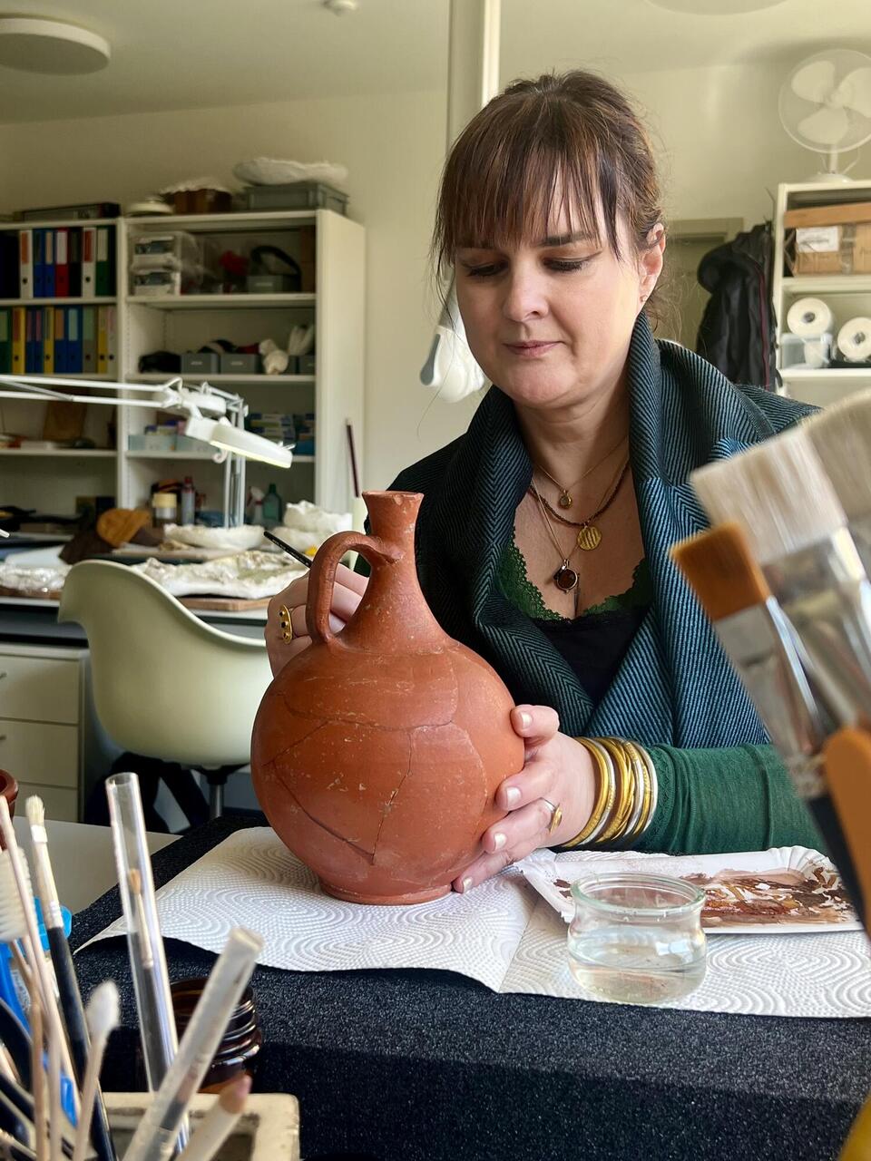 Konservatorin und Restauratorin